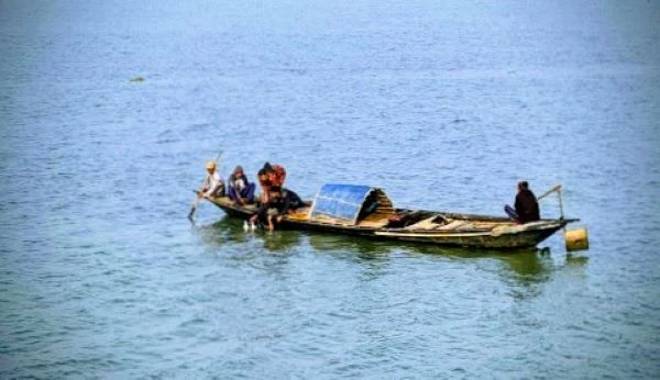 চরভদ্রাসনে বাল্কহেড থেকে পদ্মা নদীতে পড়ে সুকানী নিখোঁজ, উদ্ধার অভিযান অব্যাহত